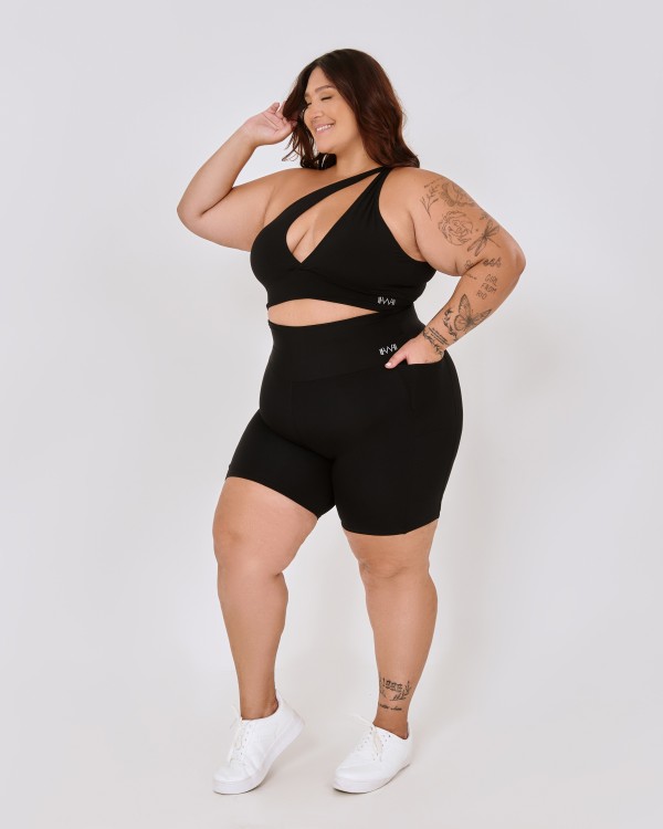 Bermuda com Bolso Essential Plus Size Preto