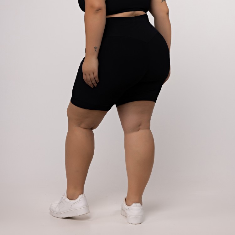 Bermuda Canelada Plus Size com Bolso