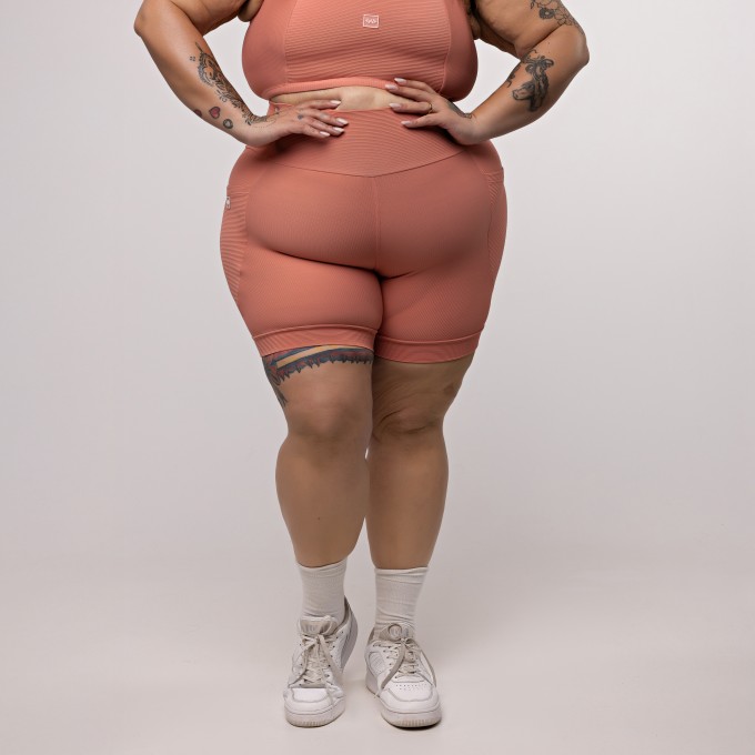 Bermuda Canelada Plus Size com Bolso
