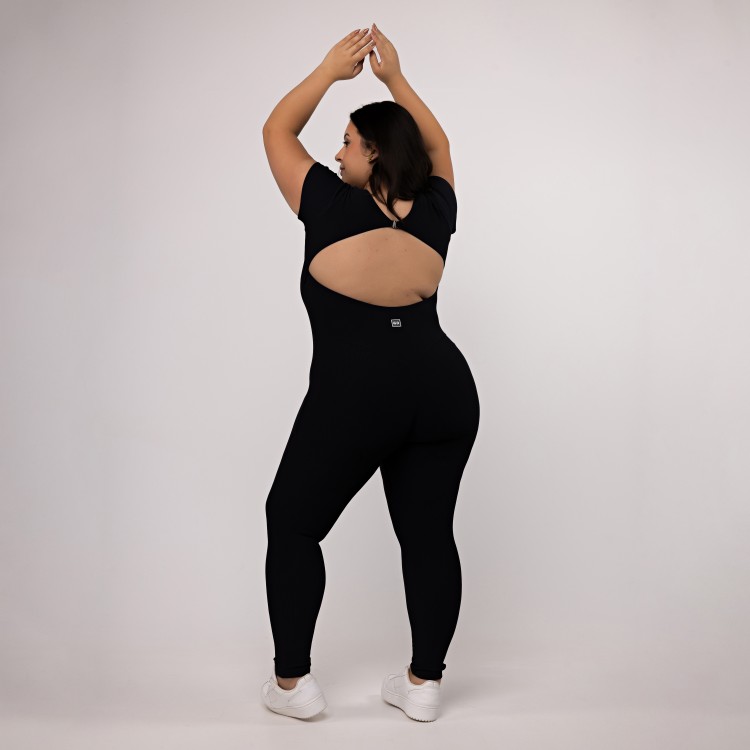 Macacão Canelado Manguinha Plus Size