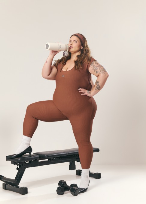 Macacão Canelado Manguinha Plus Size
