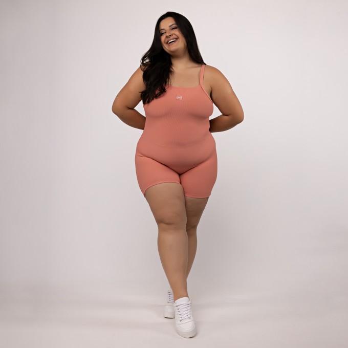 Macaquinho Canelado Alcinha Plus Size