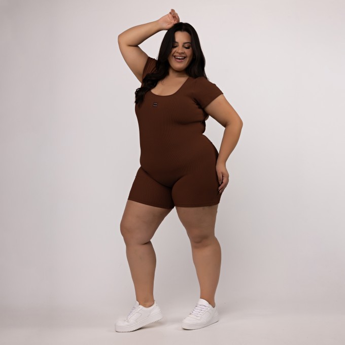 Macaquinho Canelado Manguinha Plus Size