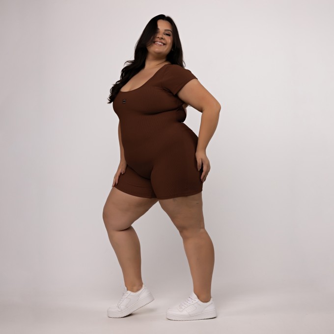 Macaquinho Canelado Manguinha Plus Size