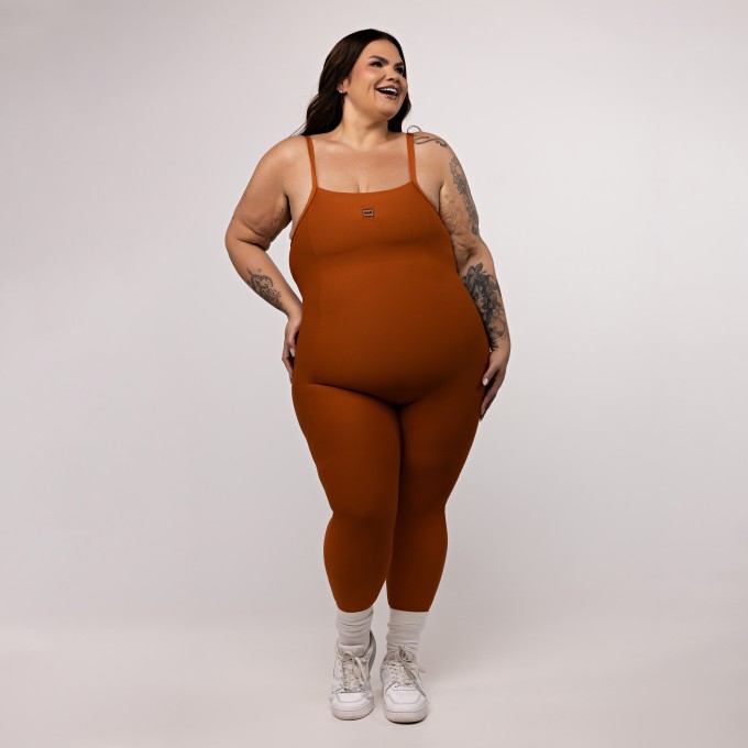 Macacão Canelado Alcinha Plus Size