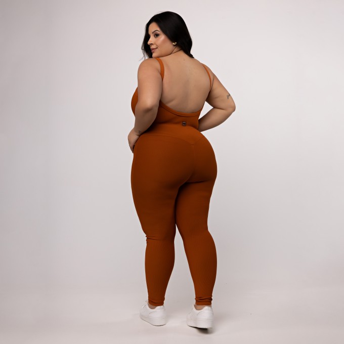 Macacão Canelado Alcinha Plus Size