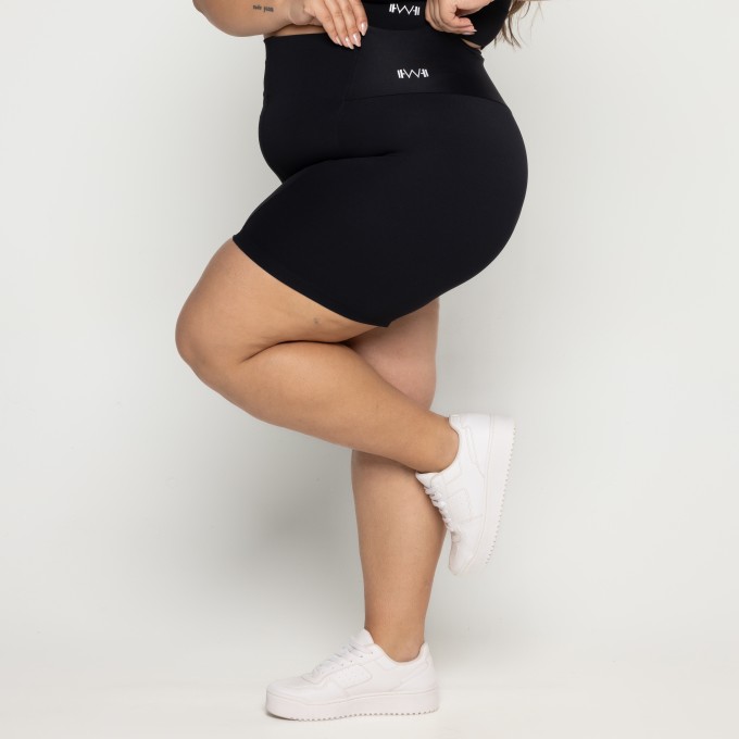 Short Recortes Plus Size Preto