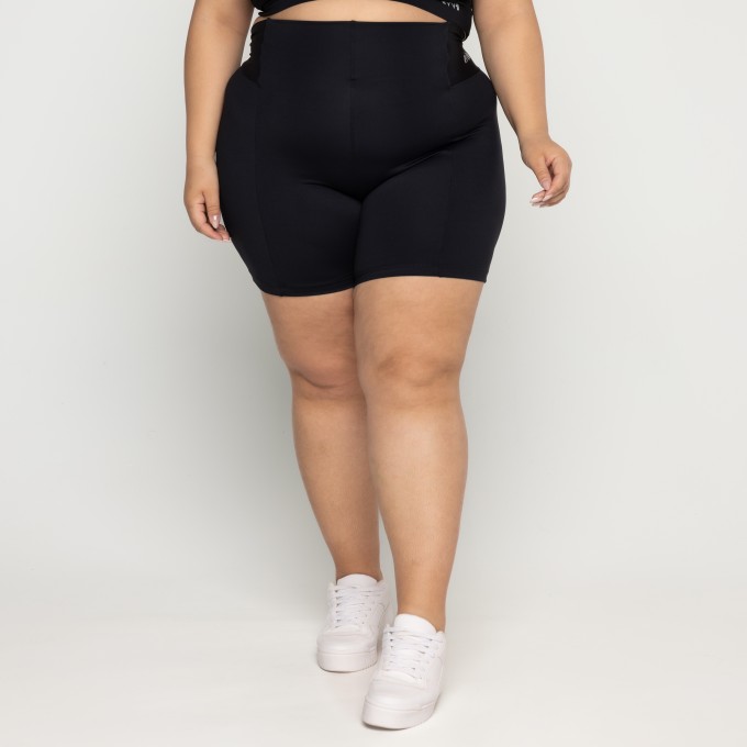 Short Recortes Plus Size Preto