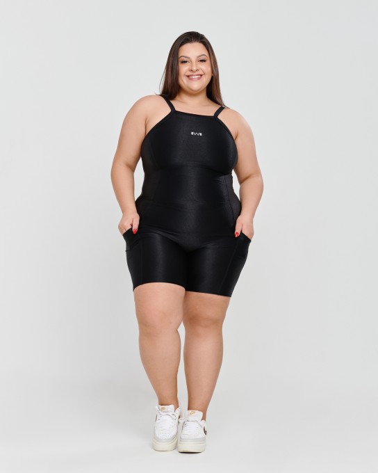 Macaquinho Canelado com Bolso Plus Size Preto