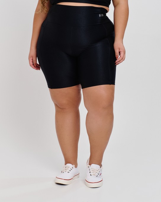Bermuda Canelada Bolso Plus Size Preto