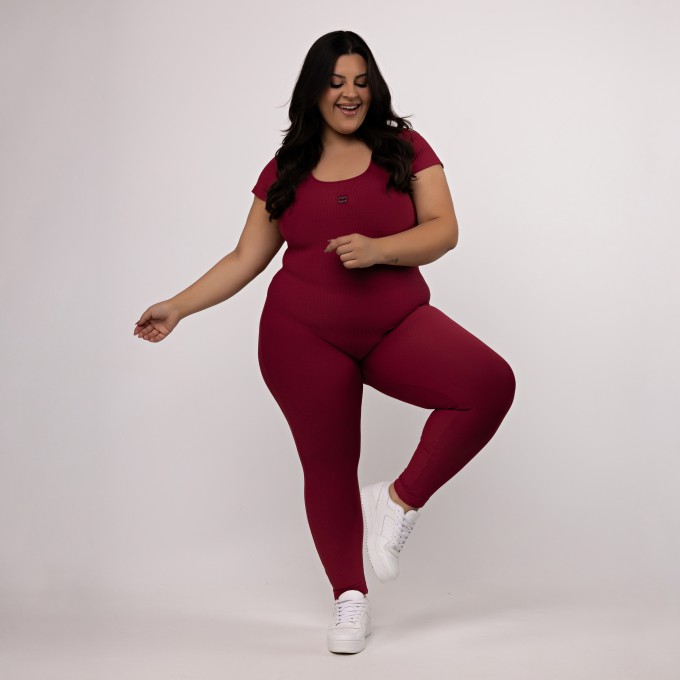 Macacão Canelado Manguinha Plus Size