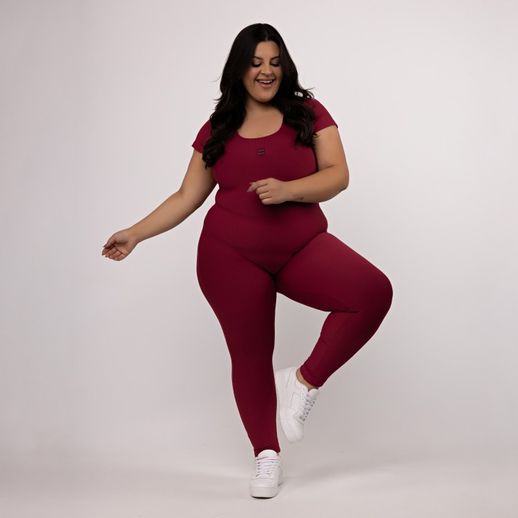 Macacão Canelado Manguinha Plus Size