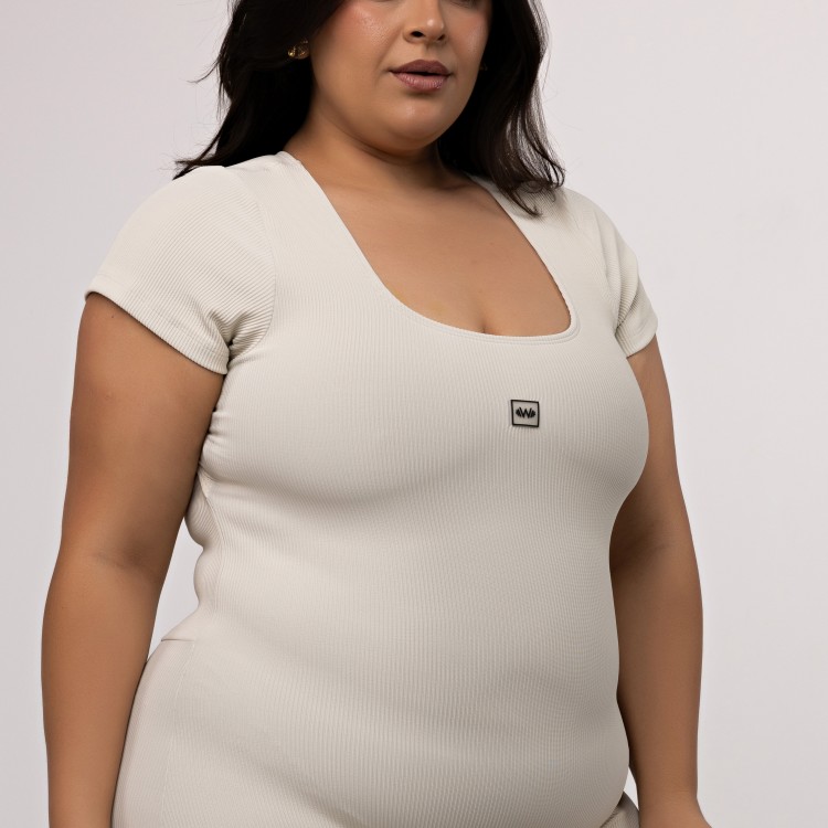 Macaquinho Canelado Manguinha Plus Size
