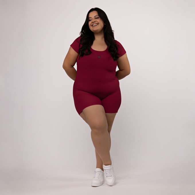 Macaquinho Canelado Manguinha Plus Size
